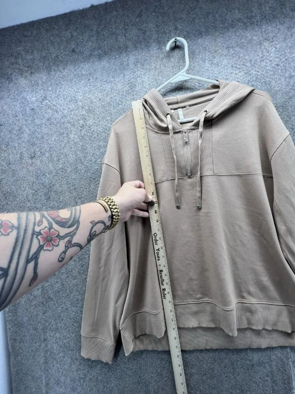 Travis Mathew Hoodie Mens XL Beige 1/4 Zip Pullover Jersey Hooded Sweatshirt